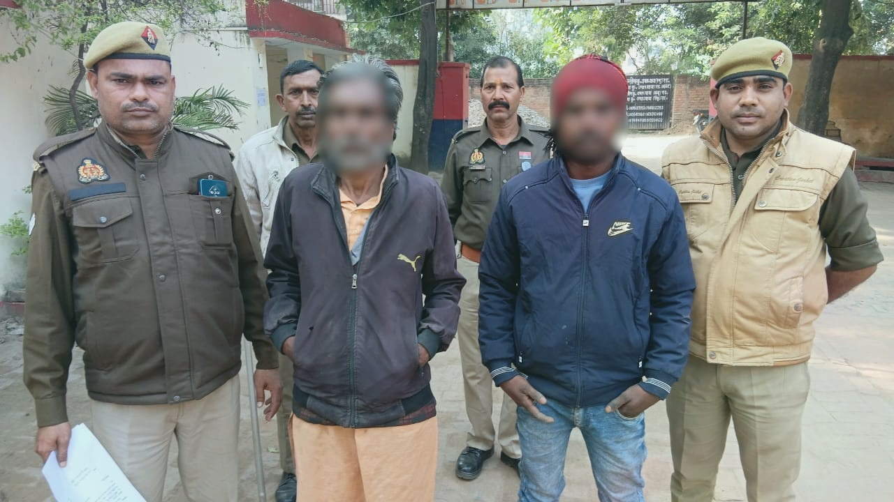 rural-kotwali-police-with-arrested-smugglers