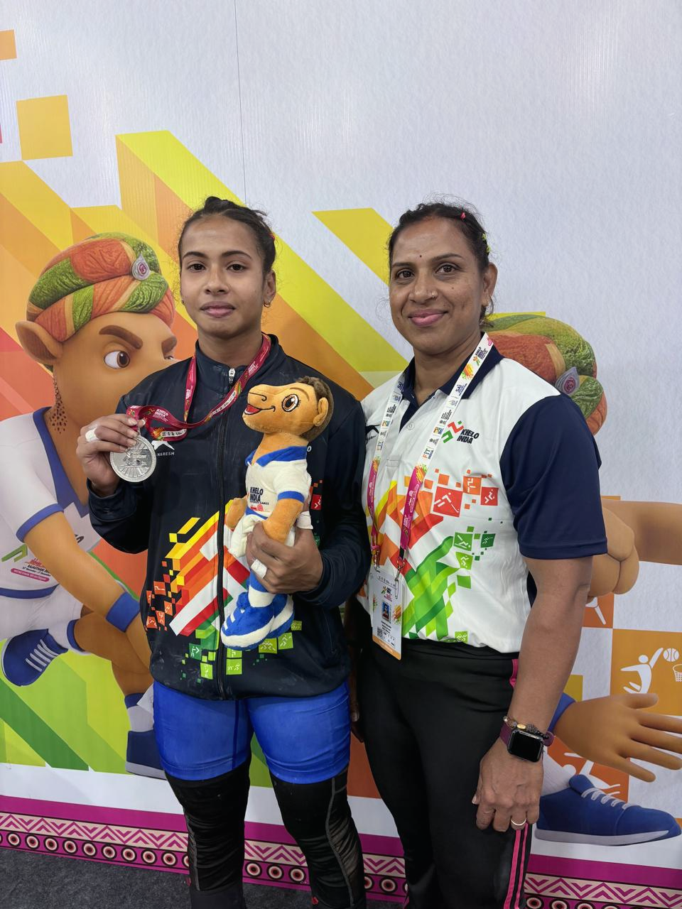 rajyashree-to-chase-glory-with-mom-rakhi-in-asmita