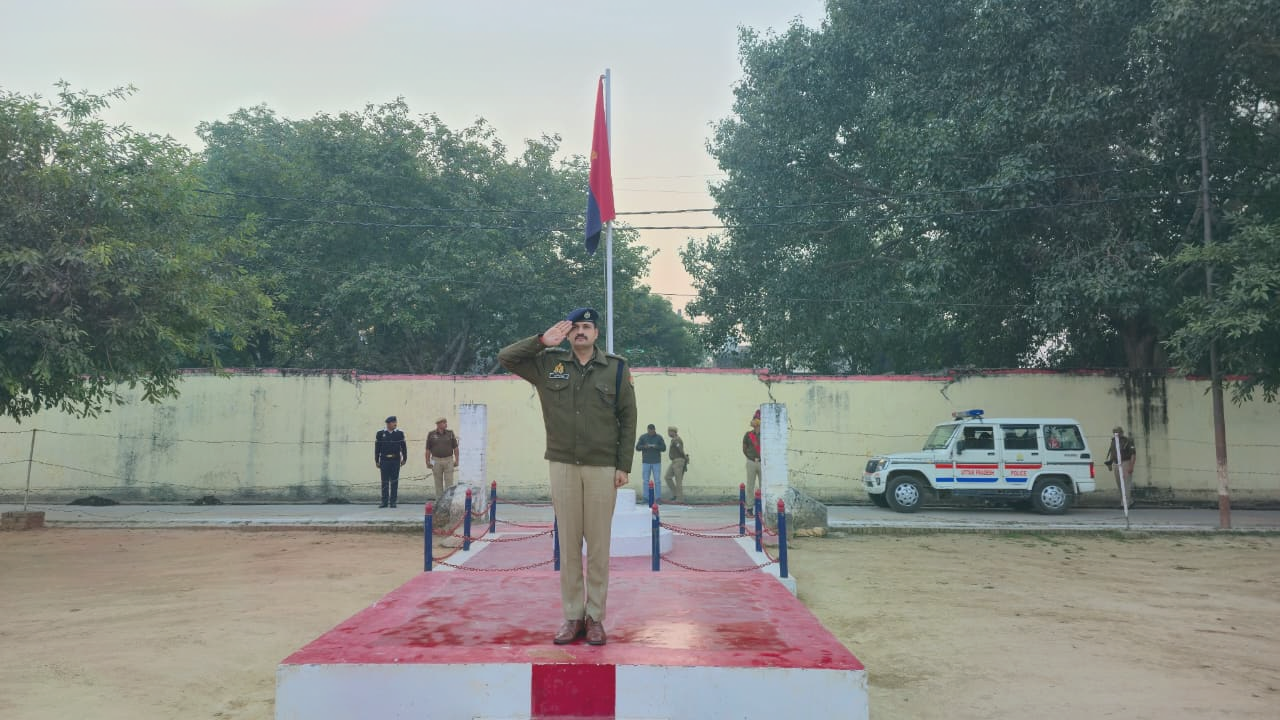 auraiya---sp-abhishek-bharti-took-the-salute-of-pa