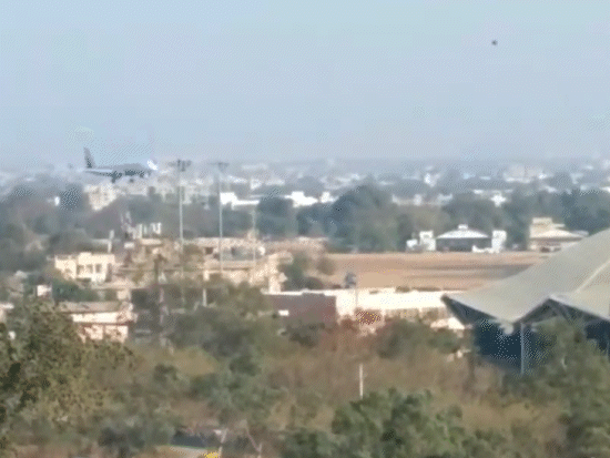 एयर इंडिया एक्सप्रेस की इंदौर-शारजाह फ्लाइट 22 मार्च तक निरस्त:कंपनी ने 23 मार्च से शुरू की बुकिंग,अब दुबई से मुंबई होते हुए इंदौर का किराया एक लाख