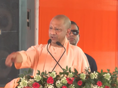 योगी बोले- बेटियों को छेड़ा तो यमराज टिकट काट देंगे:माफिया मिट्टी में मिले, गुंडे भाग गए; देवरिया में 655 करोड़ के प्रोजेक्ट शुरू किए