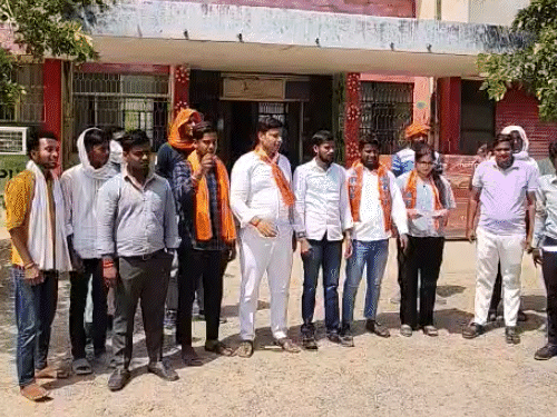 लड़के गंदे-गंदे कमेंट करते हैं, मैडम हमसे दुआ कराती हैं:कौशांबी में छात्राएं बोलीं- ये लव जिहाद में फंसा रहीं, 3 पर FIR