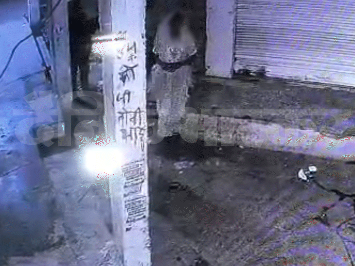 नाबालिग को अगवा कर युवकों ने किया गैंगरेप, VIDEO:छतरपुर में जबरन स्कूटी पर बैठाकर ले गए; आधी रात कार से छोड़कर भागे