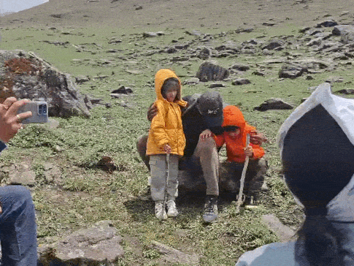 7 किमी वॉक, साइकिलिंग और स्नोमैन का सपना:भोपाल की 5 साल की आर्या और धैर्य ने माइनस ट्रेंप्रेचर में की 3600 मीटर हाइट तक ट्रैकिंग